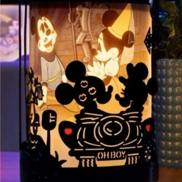Scentsy Disney “Drive-In” Warmer - Picture 3 of 4